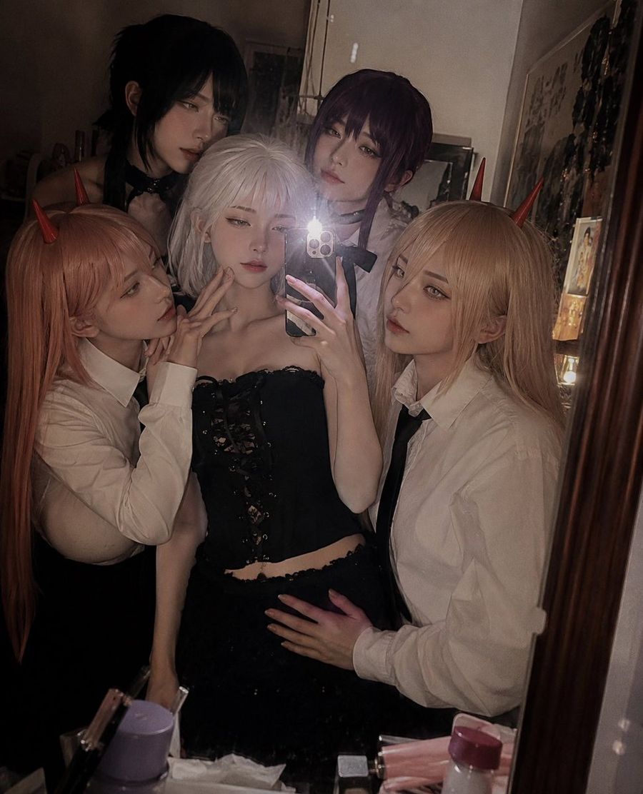 Anime Cosplay Mirror Selfie — GPT Image 2 image prompt example