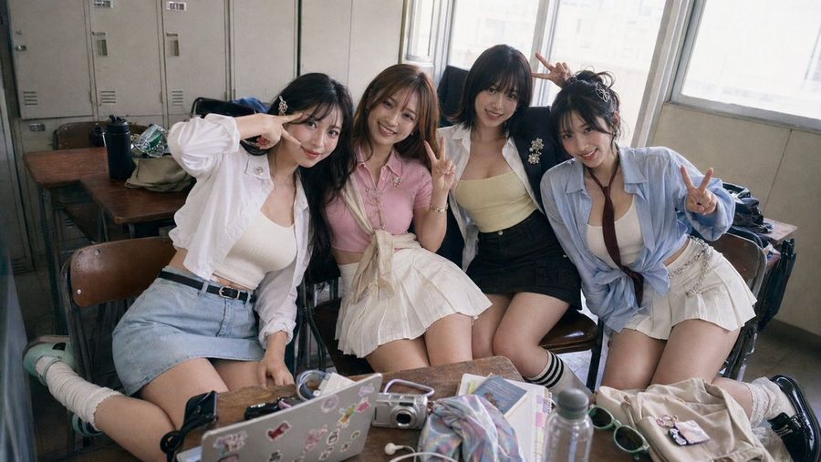 Candid Classroom Friends Photo — GPT Image 2 image prompt example