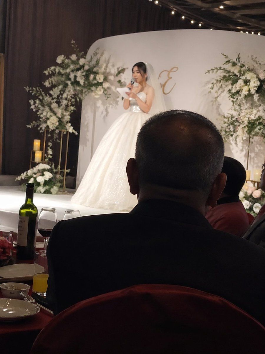 Candid Wedding Speech Photo — GPT Image 2 image prompt example