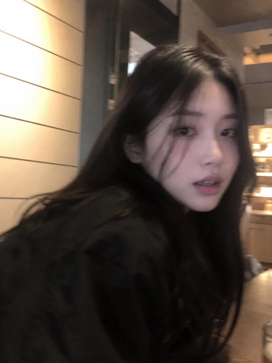Iphone Candid Everyday Snapshot — GPT Image 2 image prompt example