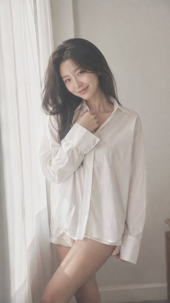 Korean Idol Dreamy Portrait — GPT Image 2 image prompt example