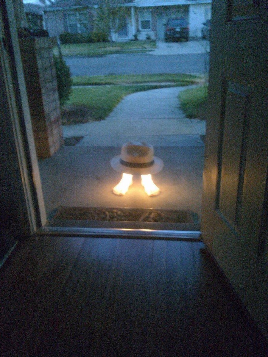 Subject Erasure And Hat Replacement — GPT Image 2 image prompt example