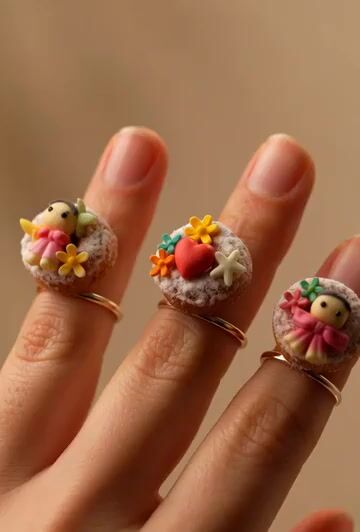Sugar Dusted Gingerbread Finger Rings with Tiny Sugar Flowers — Grok Imagine video prompt example