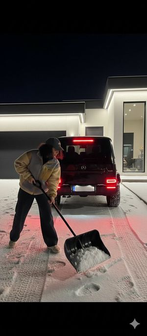 Hyper-realistic Night Photography, Candid Lifestyle-style Shot — Nano Banana Pro image prompt example