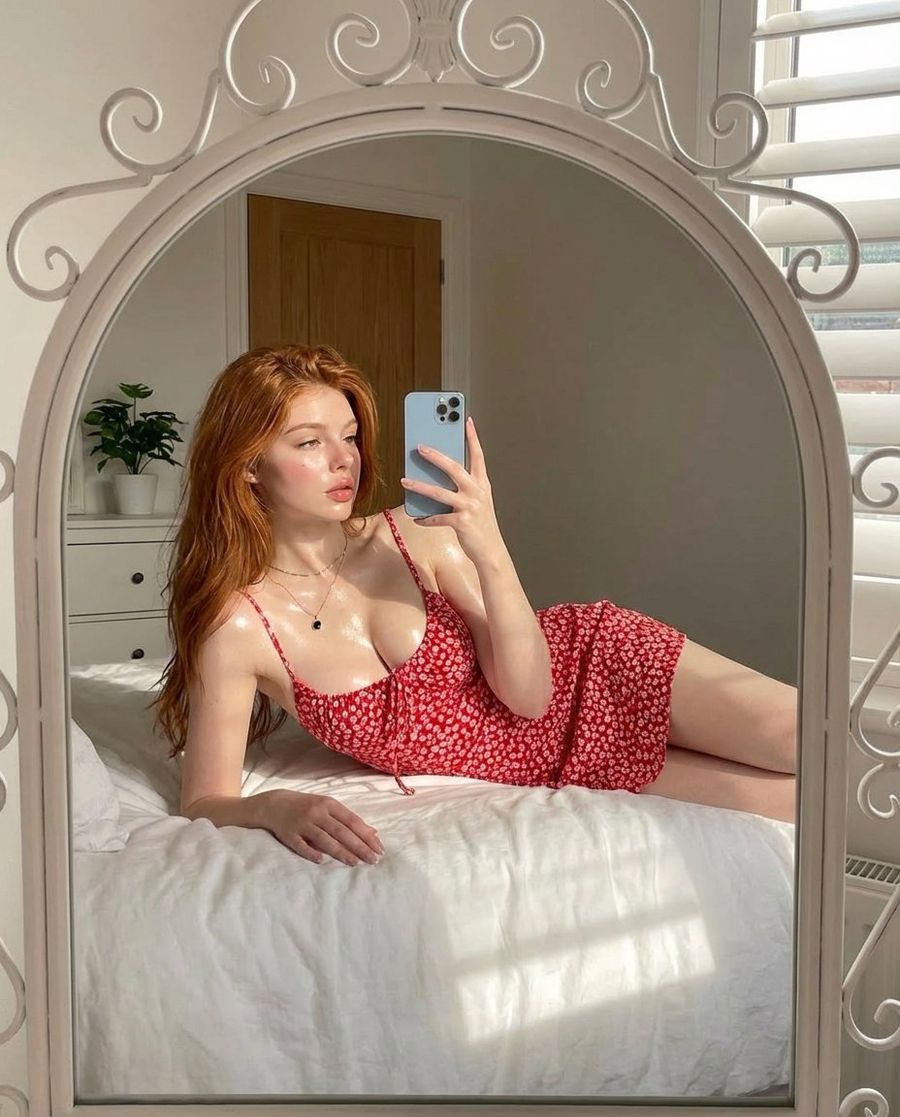 Aesthetic Mirror Selfie In Sunlight — Nano Banana Pro image prompt example