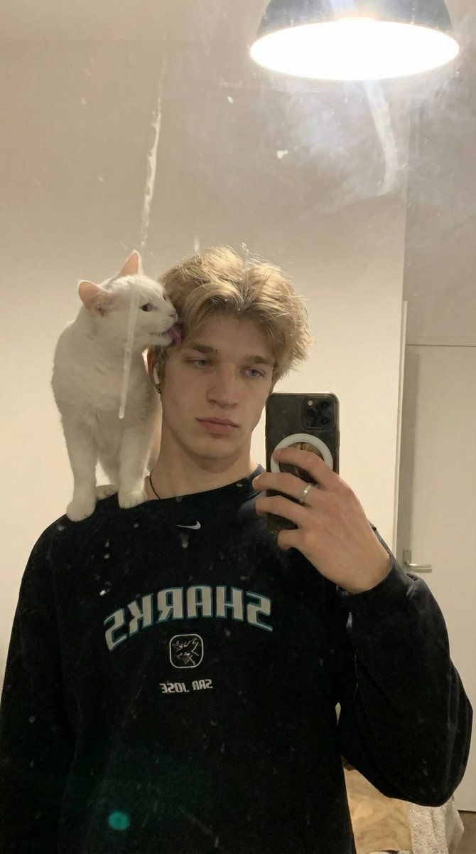 Cozy Aesthetic Mirror Selfie With White Cat — Nano Banana Pro image prompt example