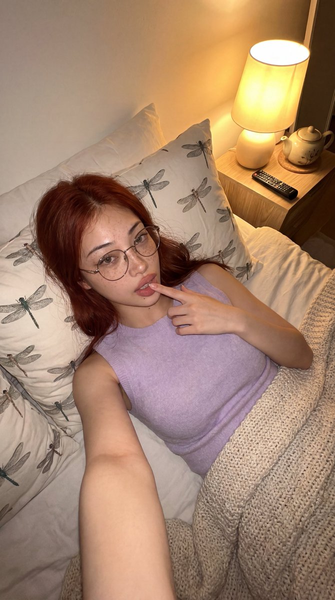 Cozy Bedroom Lifestyle Selfie — Nano Banana Pro image prompt example
