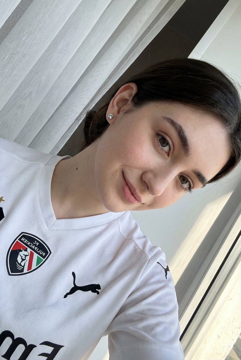 Detailed Json Prompt For A Casual Portrait Of A Young Woman In A Sports Jersey — Nano Banana Pro image prompt example