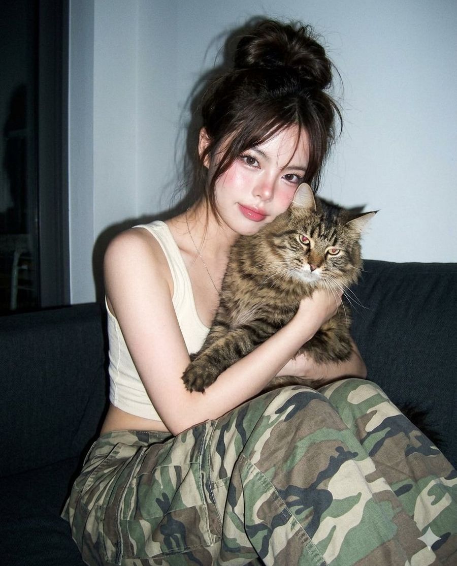 Douyin Style Cat Portrait — Nano Banana Pro image prompt example