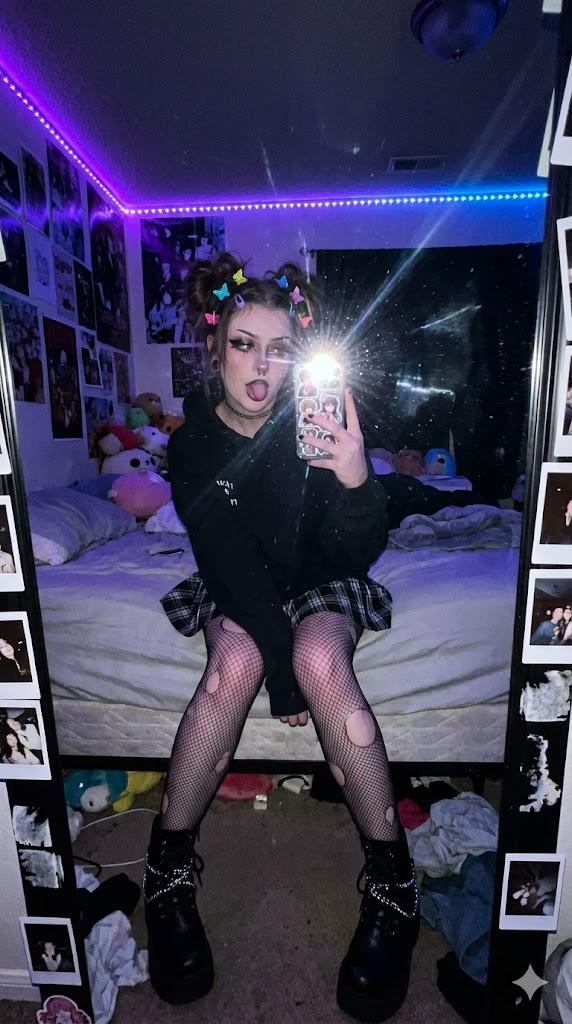 E Girl Mirror Selfie Prompt Json Format — Nano Banana Pro image prompt example