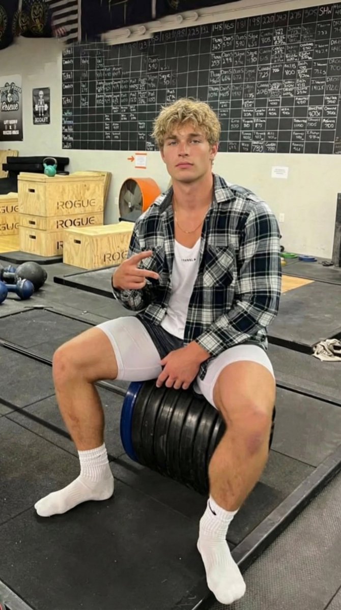 Gym Bro Aesthetic Photo Analysis — Nano Banana Pro image prompt example