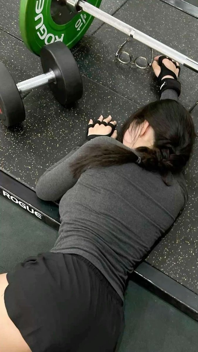 Gym Exhaustion After Heavy Lifting — Nano Banana Pro image prompt example