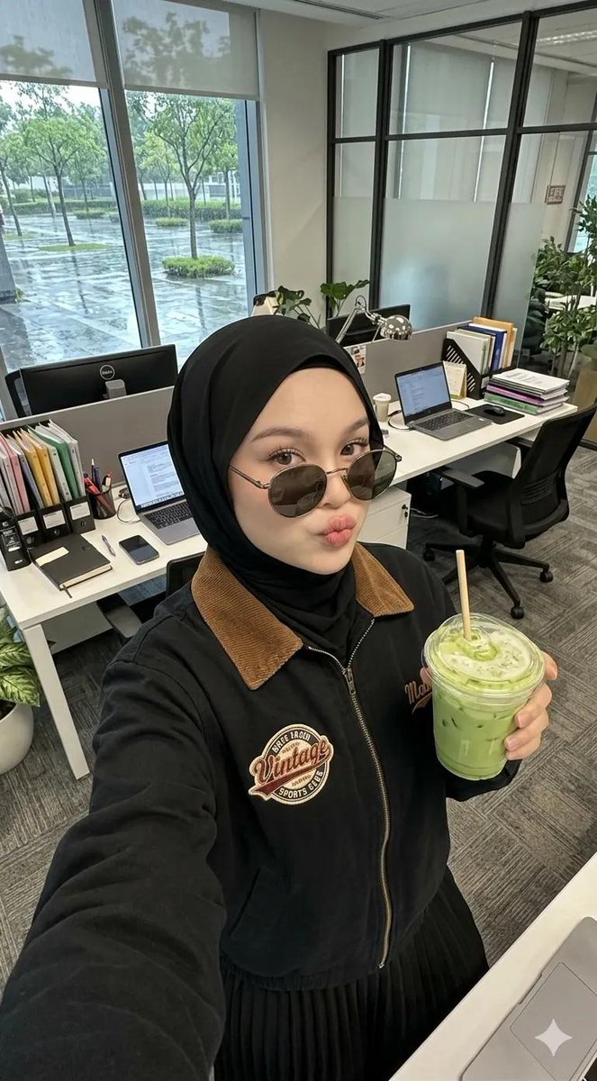 Hijab Office Selfie Aesthetic — Nano Banana Pro image prompt example