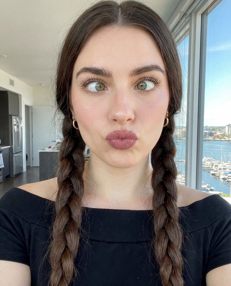 Hyper Detailed Selfie Portrait Prompt With Anatomical Specs — Nano Banana Pro image prompt example