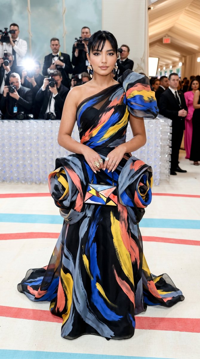 Met Gala Avant Garde Gown — Nano Banana Pro image prompt example