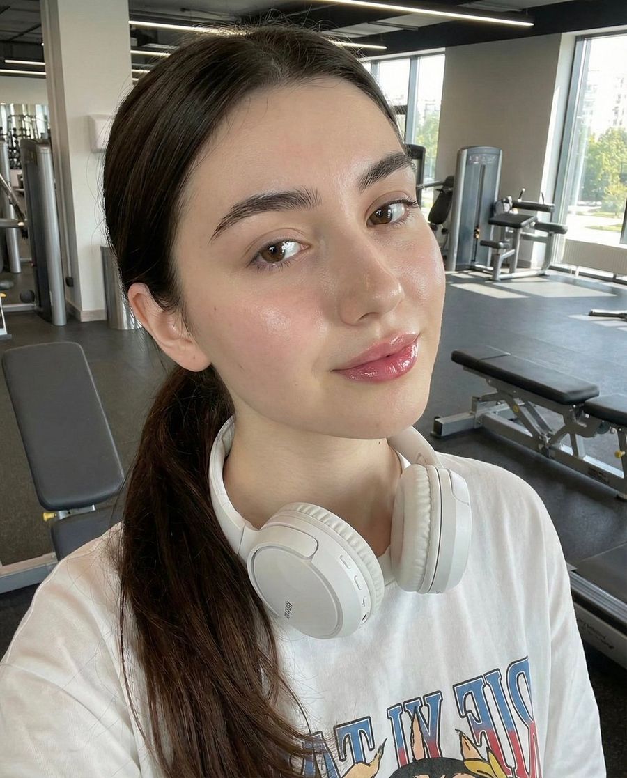 Photorealistic Gym Selfie Prompt With Identity Lock — Nano Banana Pro image prompt example