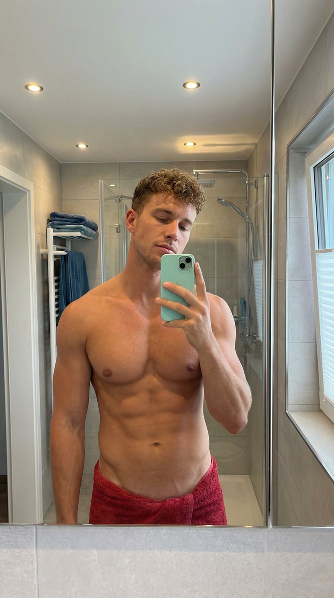 Photorealistic Mirror Selfie Of A Muscular Man — Nano Banana Pro image prompt example
