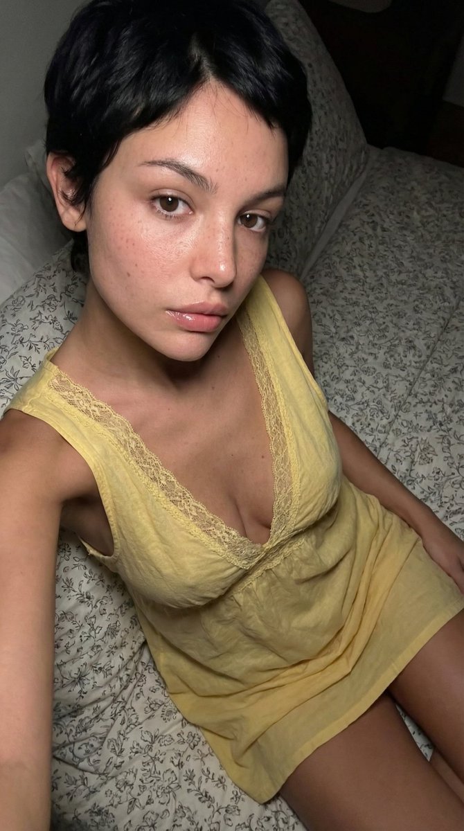 Raw Flash Lit Portrait Late 2000s Digital Camera Aesthetic — Nano Banana Pro image prompt example