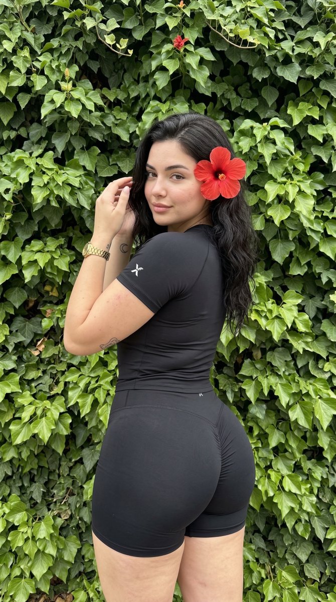 Raw Outdoor Iphone Snap Of A Curvy Woman — Nano Banana Pro image prompt example
