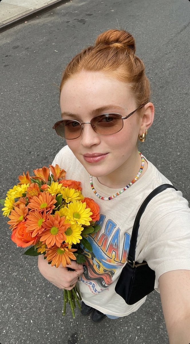 Ultra Realistic Selfie Photo With Fresh Flowers — Nano Banana Pro image prompt example