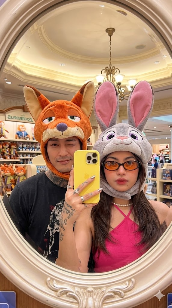 Zootropolis Couple Mirror Selfie Prompt — Nano Banana Pro image prompt example