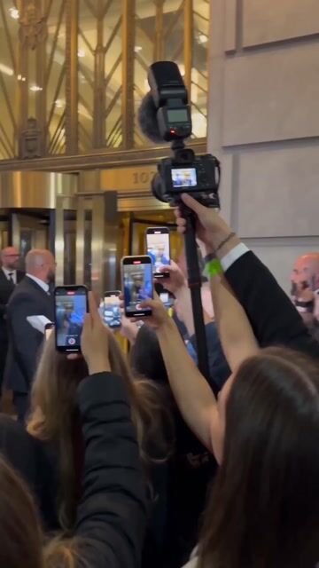 Celebrity Arrival Red Carpet Documentary — Seedance 2.0 video prompt example