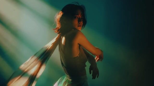 Cinematic High Fashion Dance Performance — Seedance 2.0 video prompt example