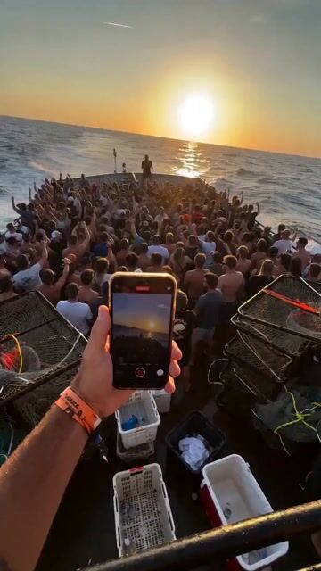 Fishing Boat Crowd Pov Video Prompt — Seedance 2.0 video prompt example