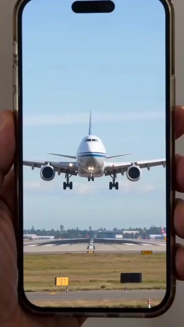 Giant Mechanical Robot Transformation From Airplane 625 — Seedance 2.0 video prompt example