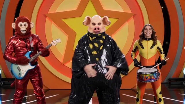 Kids Tv Studio Pig Man Host Prompt — Seedance 2.0 video prompt example