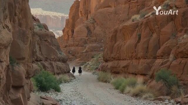 Live Action Cinematic Chase Sequence 501 — Seedance 2.0 video prompt example