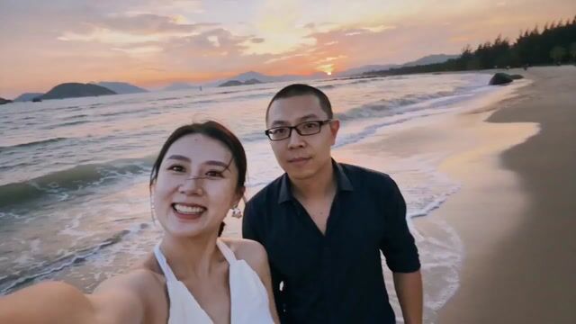 Nostalgic Sanya Romance Movie Montage — Seedance 2.0 video prompt example