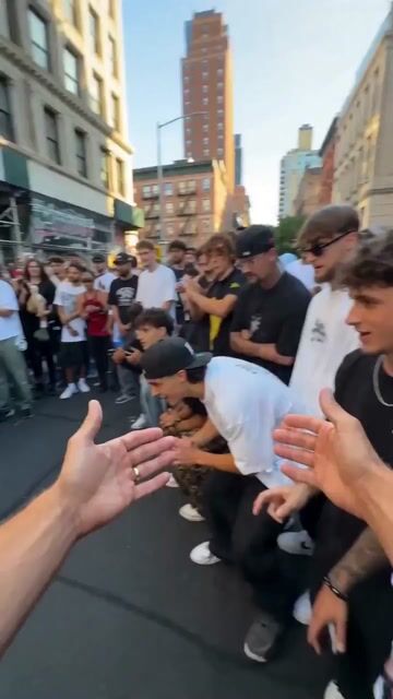 Street Dance Circle Video Prompt — Seedance 2.0 video prompt example